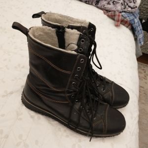 Ladies leather boots
